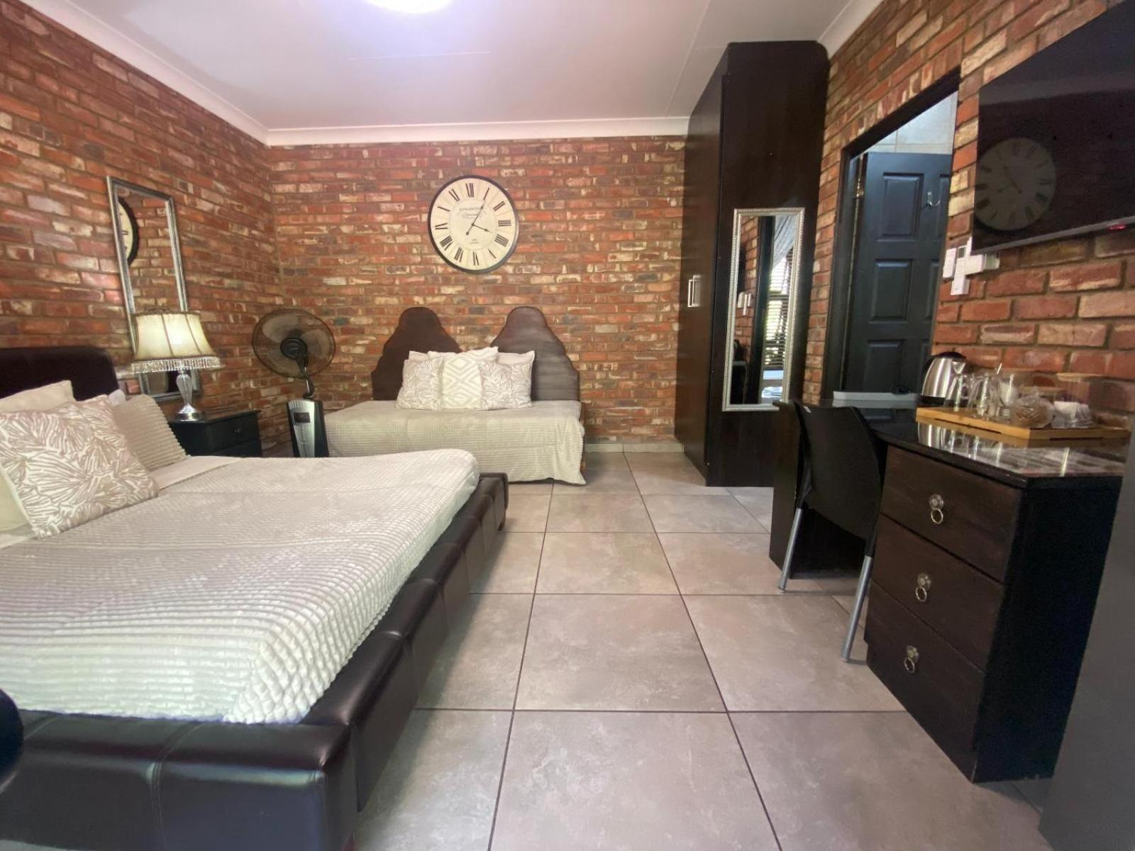 Aloe Guesthouse Klerksdorp Ruang foto
