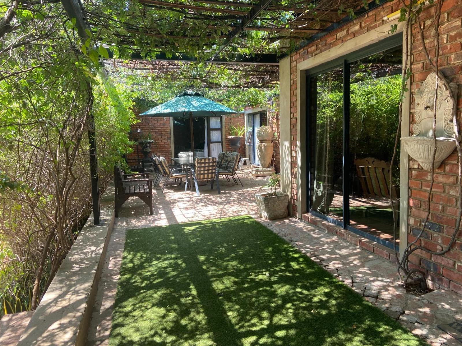 Aloe Guesthouse Klerksdorp Bagian luar foto